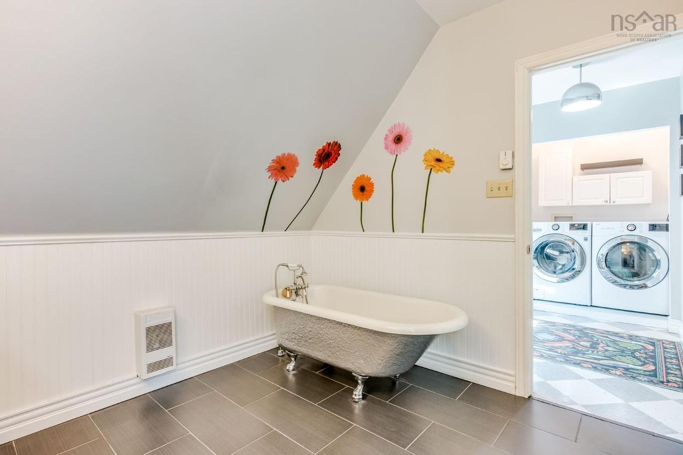 33 Beacon Street, Amherst, NS - Indoor Photo Showing Laundry Room