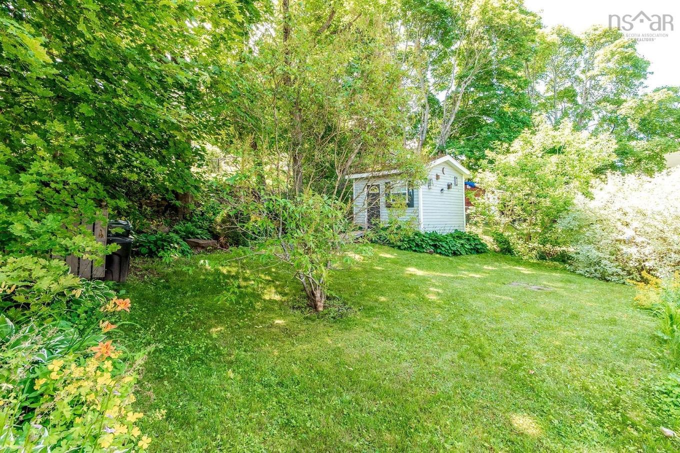 33 Beacon Street, Amherst, NS - Outdoor