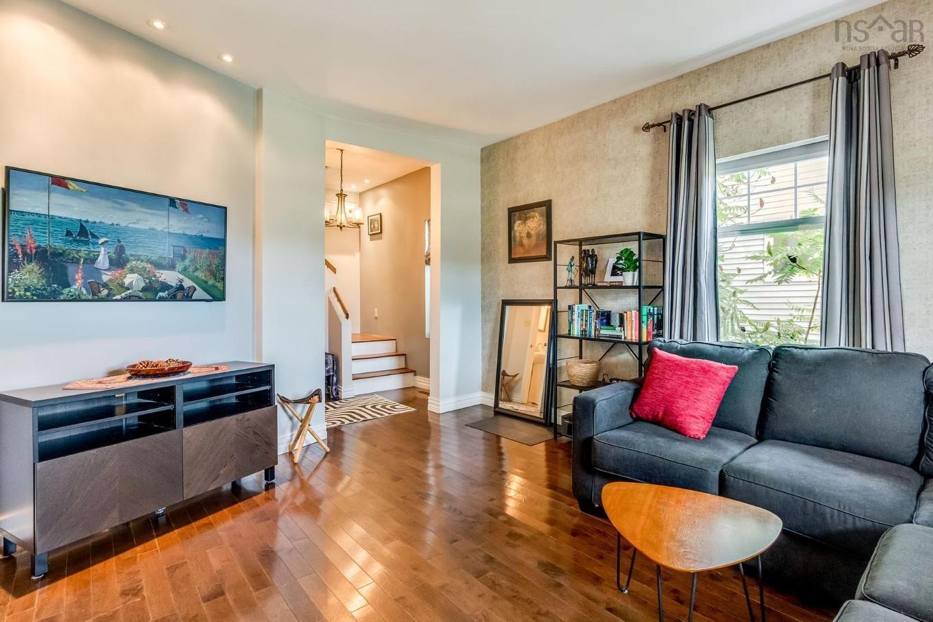 33 Beacon Street, Amherst, NS - Indoor Photo Showing Living Room