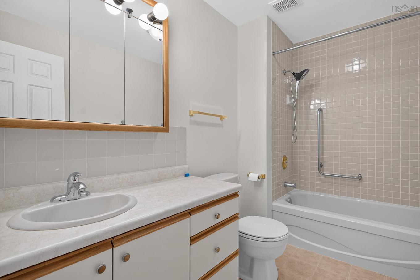 206 403 Prince Street, Truro, NS - Indoor Photo Showing Bathroom