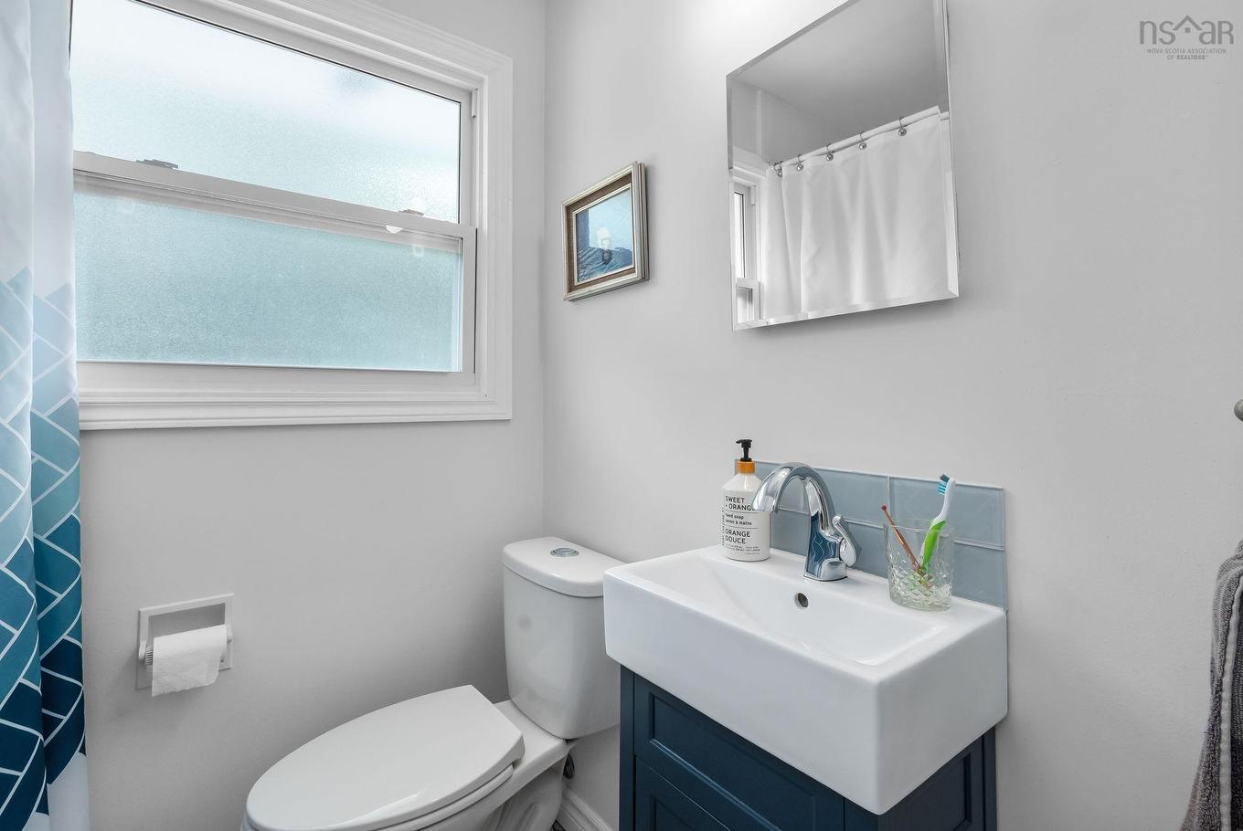 484 Spring Avenue, Dartmouth, NS - Indoor Photo Showing Bathroom