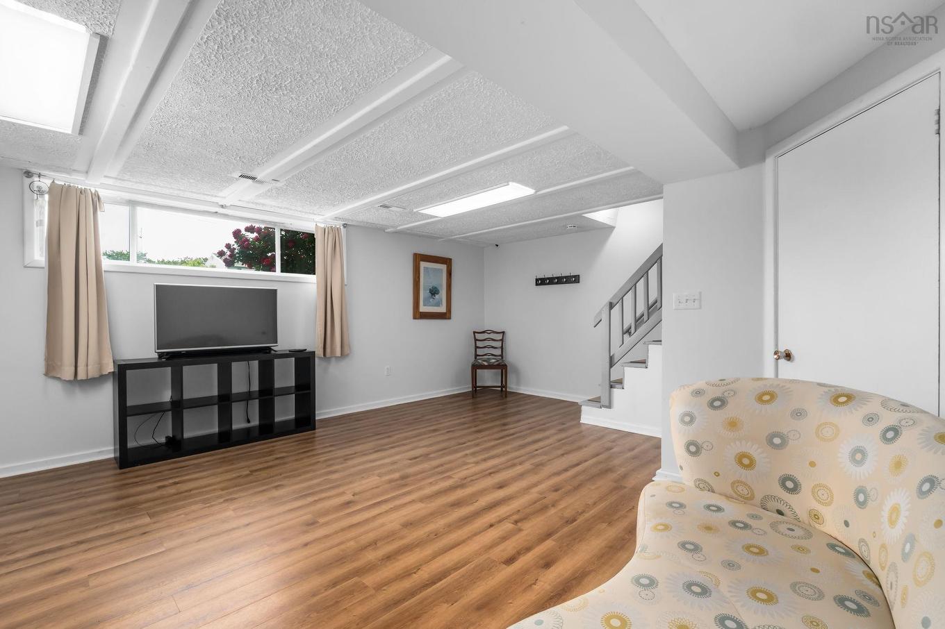 484 Spring Avenue, Dartmouth, NS - Indoor