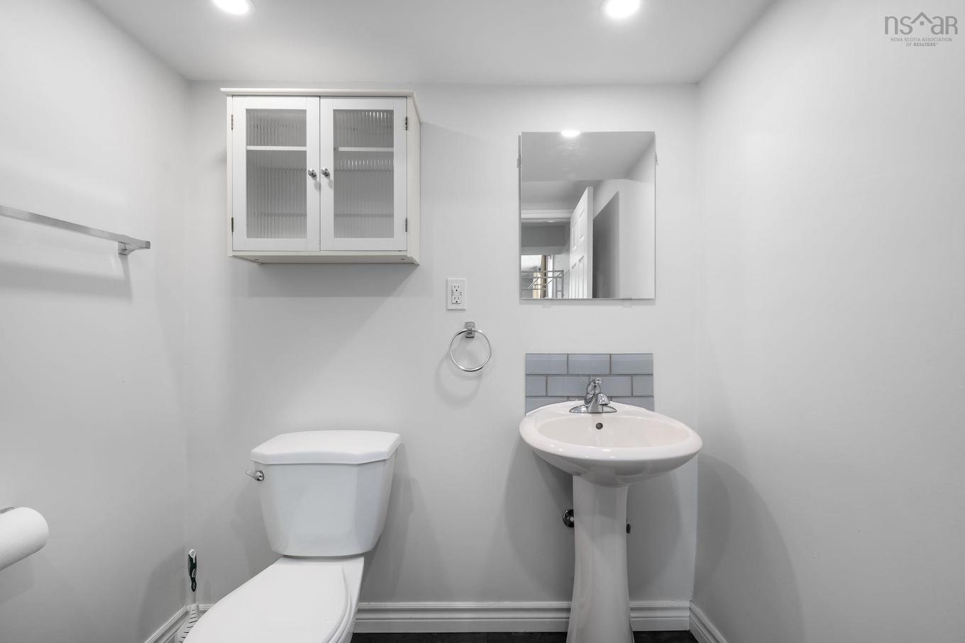484 Spring Avenue, Dartmouth, NS - Indoor Photo Showing Bathroom
