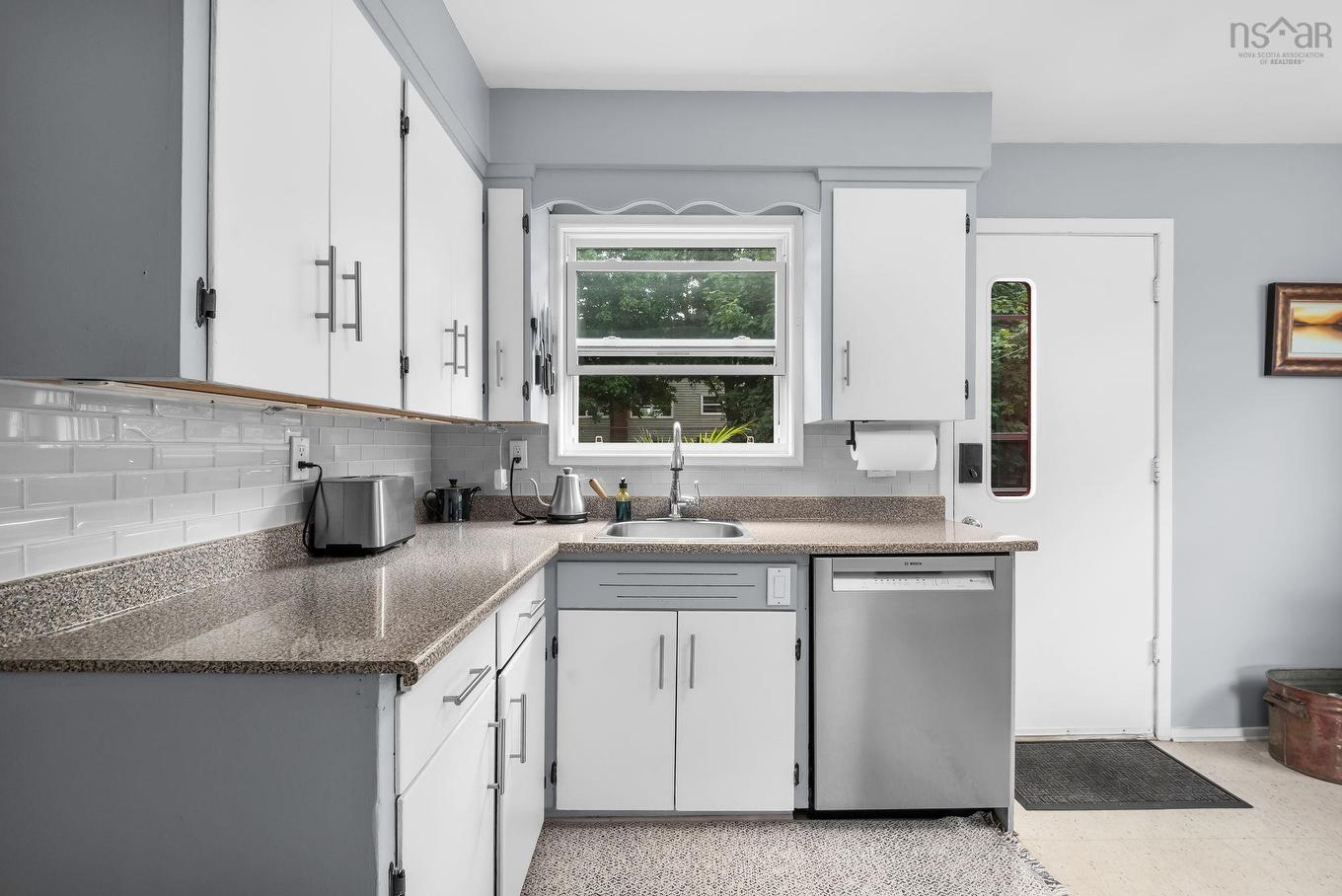 484 Spring Avenue, Dartmouth, NS - Indoor Photo Showing Kitchen
