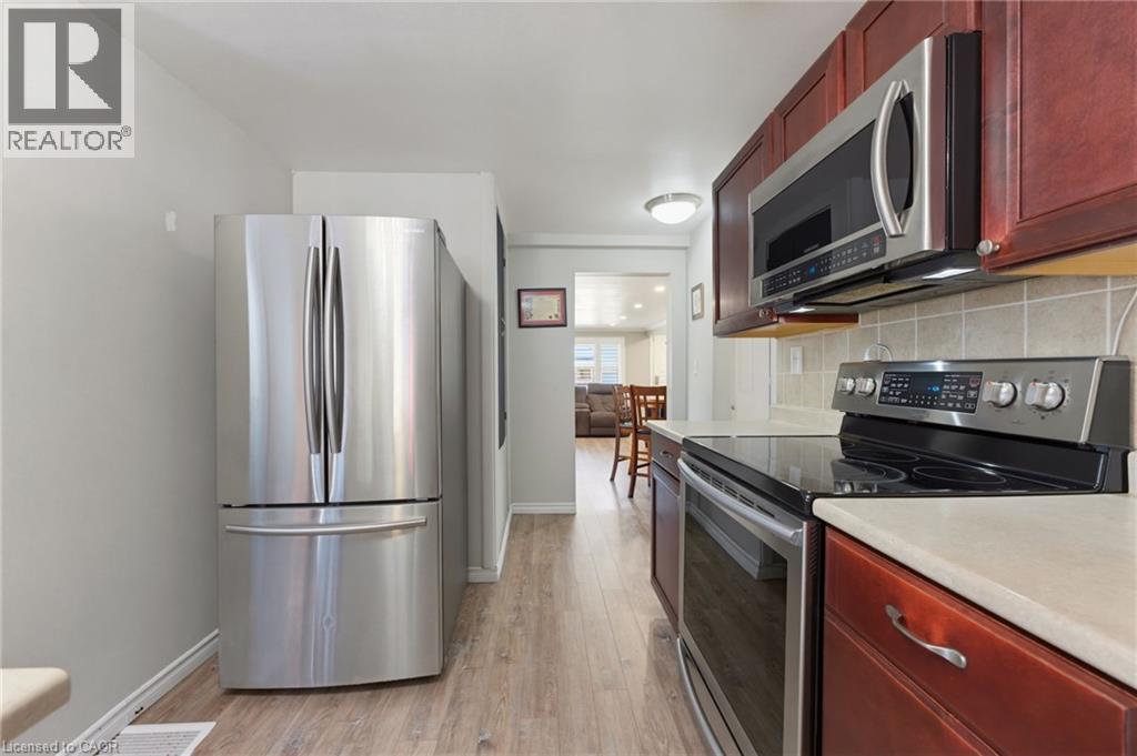 735 Dunn Avenue, Hamilton, ON - Indoor Photo Showing Kitchen