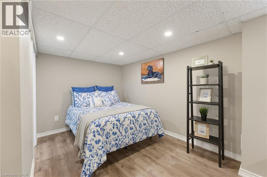 735 Dunn Avenue, Hamilton, ON - Indoor Photo Showing Bedroom