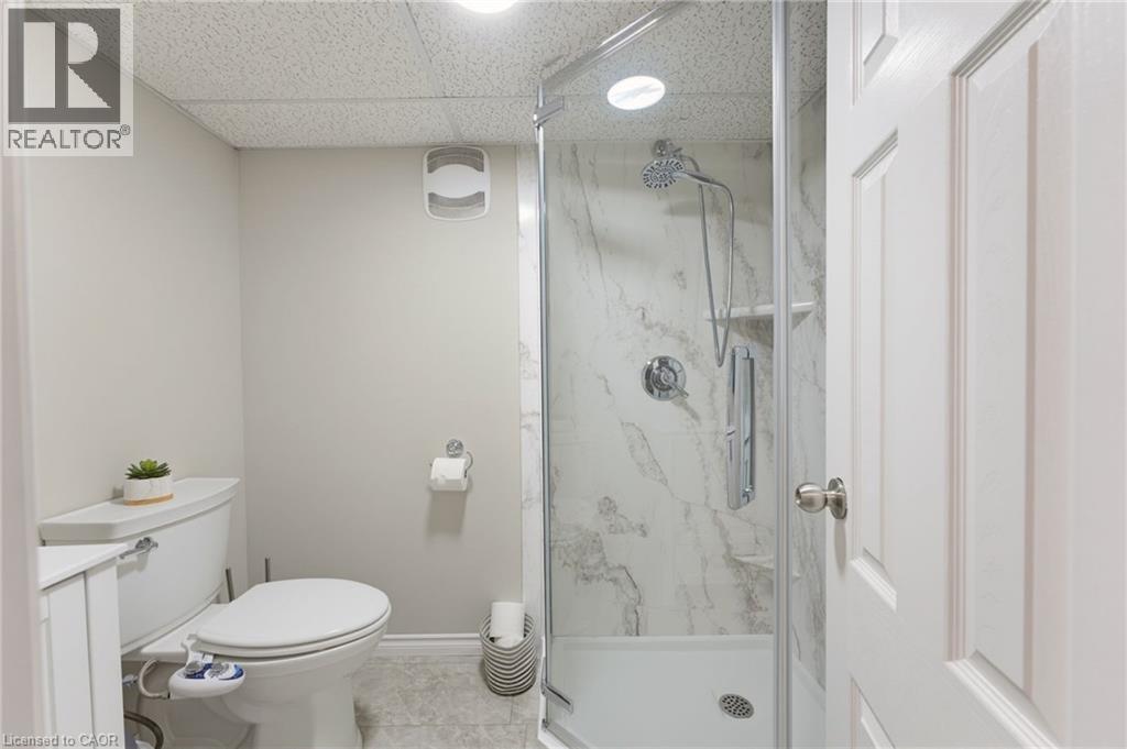 735 Dunn Avenue, Hamilton, ON - Indoor Photo Showing Bathroom