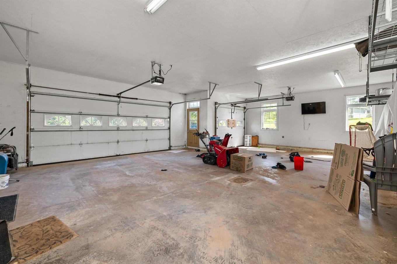 40 Sunset Drive, Souris, PE - Indoor Photo Showing Garage