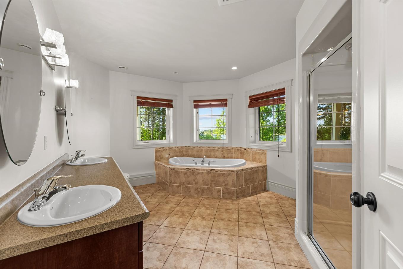 40 Sunset Drive, Souris, PE - Indoor Photo Showing Bathroom