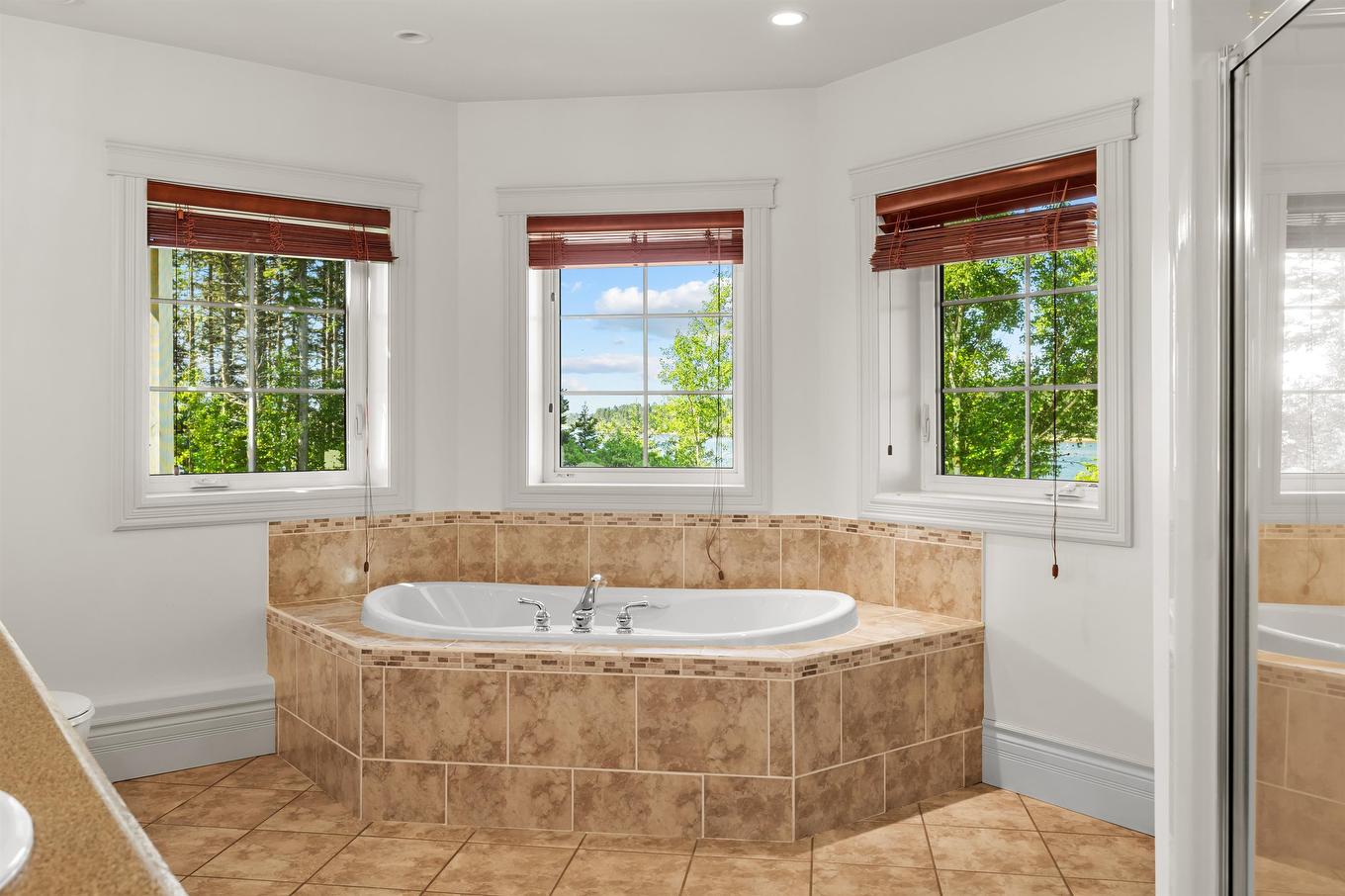 40 Sunset Drive, Souris, PE - Indoor Photo Showing Bathroom
