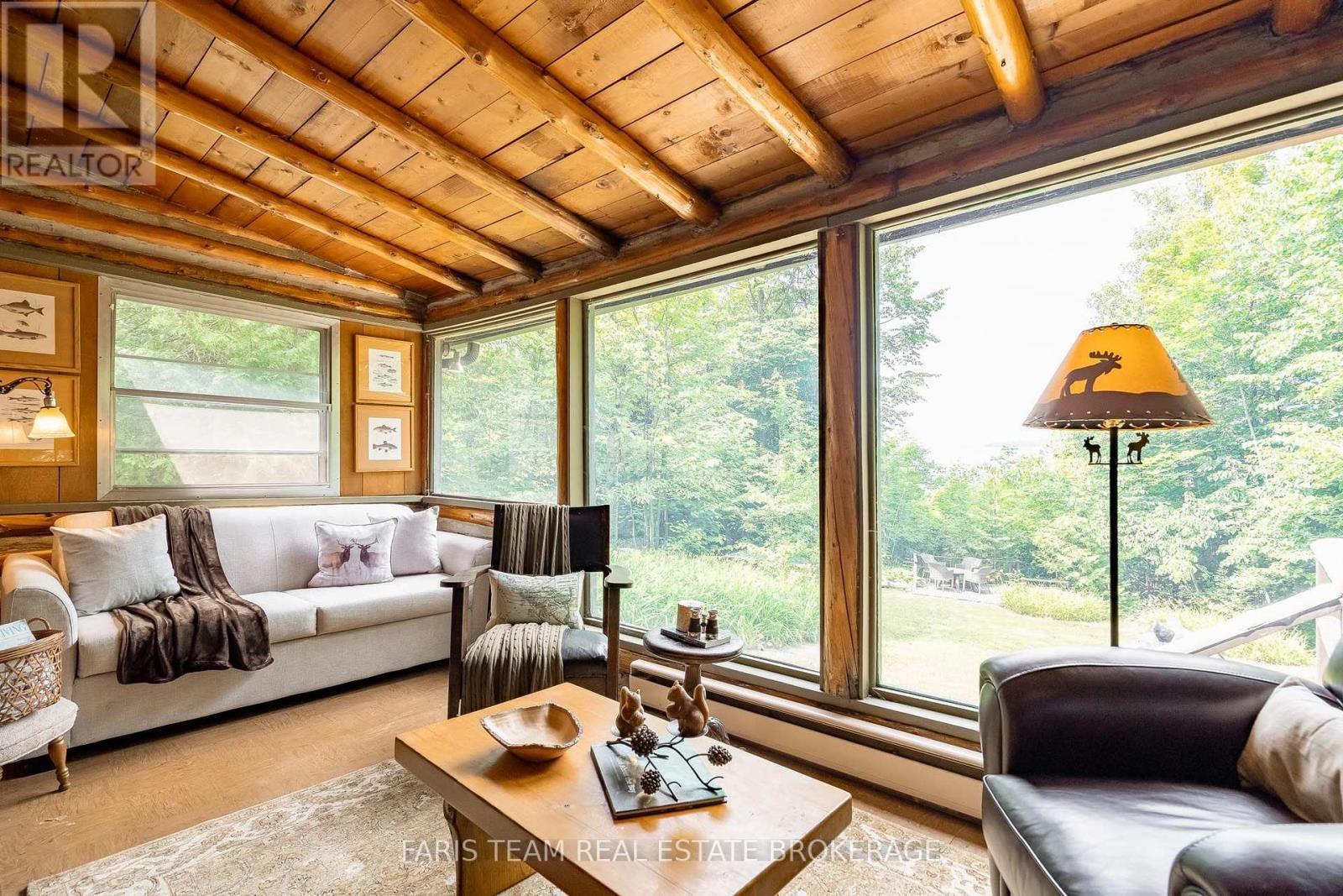 108 Shoreline Road, Tiny, ON - Indoor Photo Showing Living Room