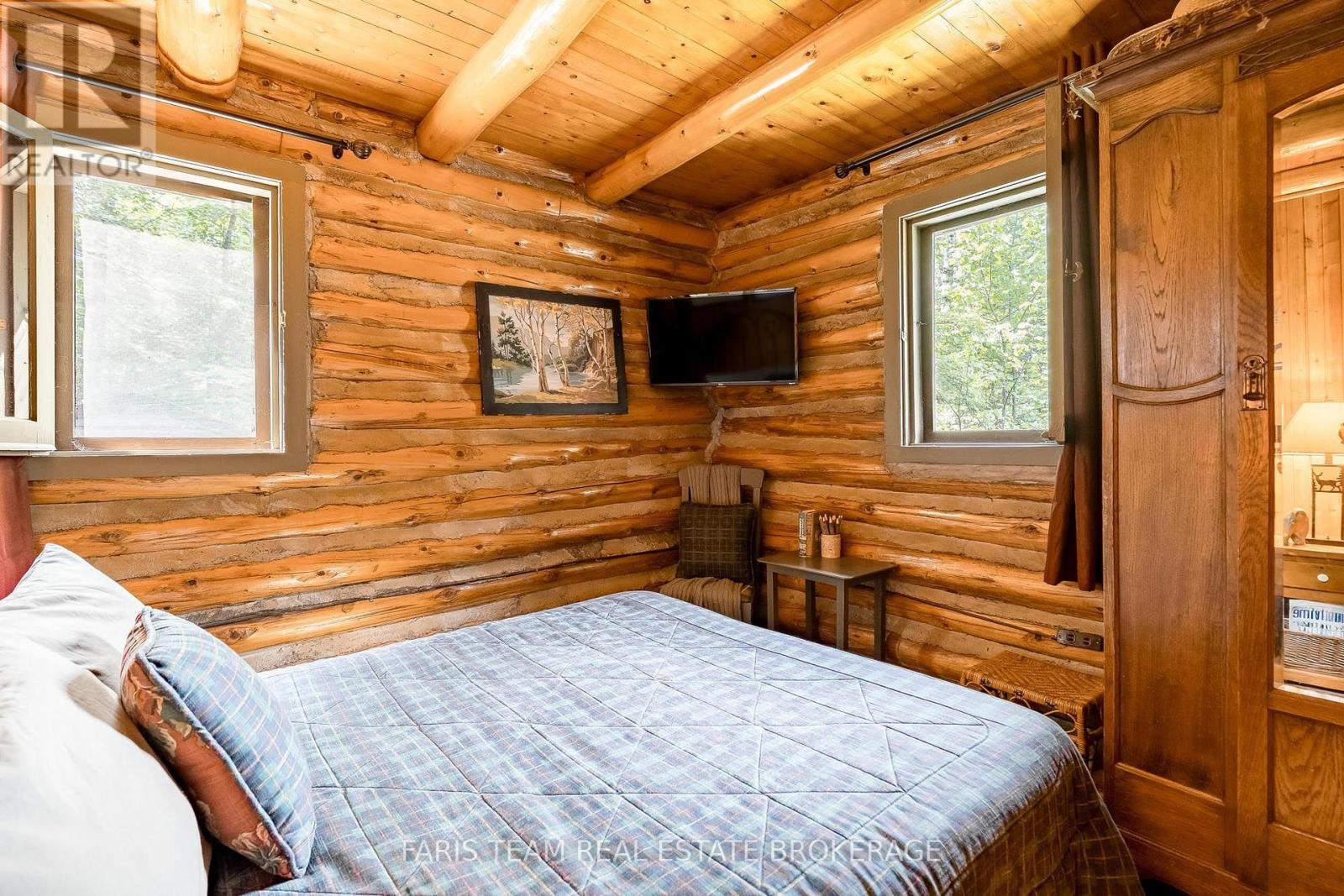 108 Shoreline Road, Tiny, ON - Indoor Photo Showing Bedroom