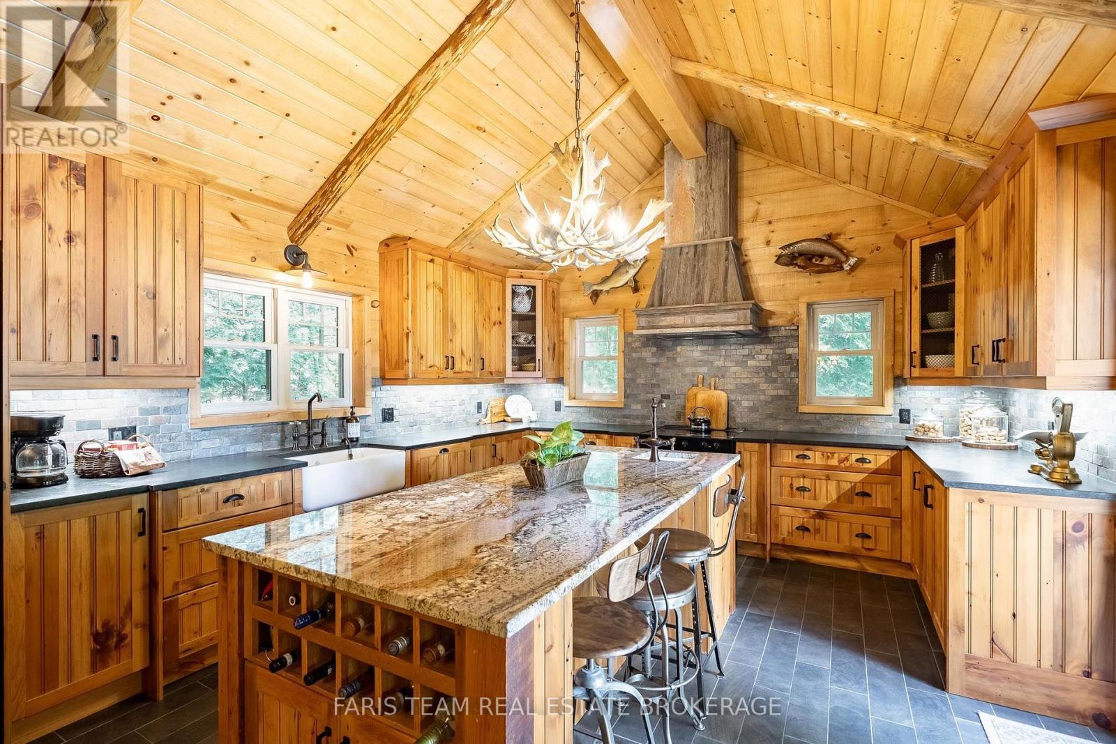 108 Shoreline Road, Tiny, ON - Indoor Photo Showing Kitchen