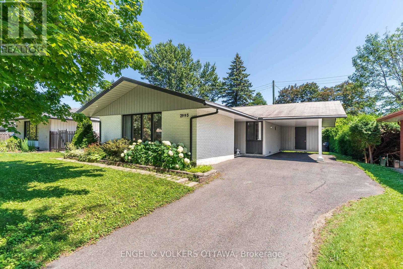 2995 Cowan Crescent, Ottawa, ON - Outdoor
