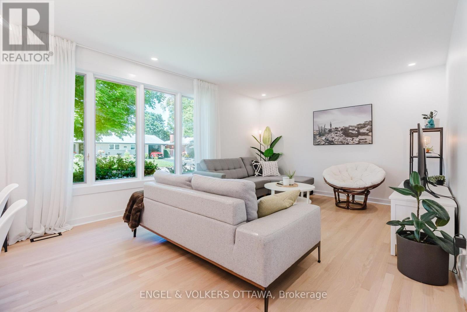 2995 Cowan Crescent, Ottawa, ON - Indoor Photo Showing Living Room