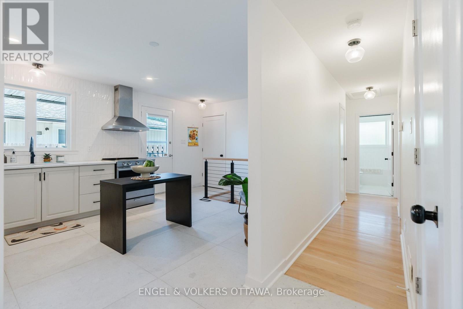 2995 Cowan Crescent, Ottawa, ON - Indoor