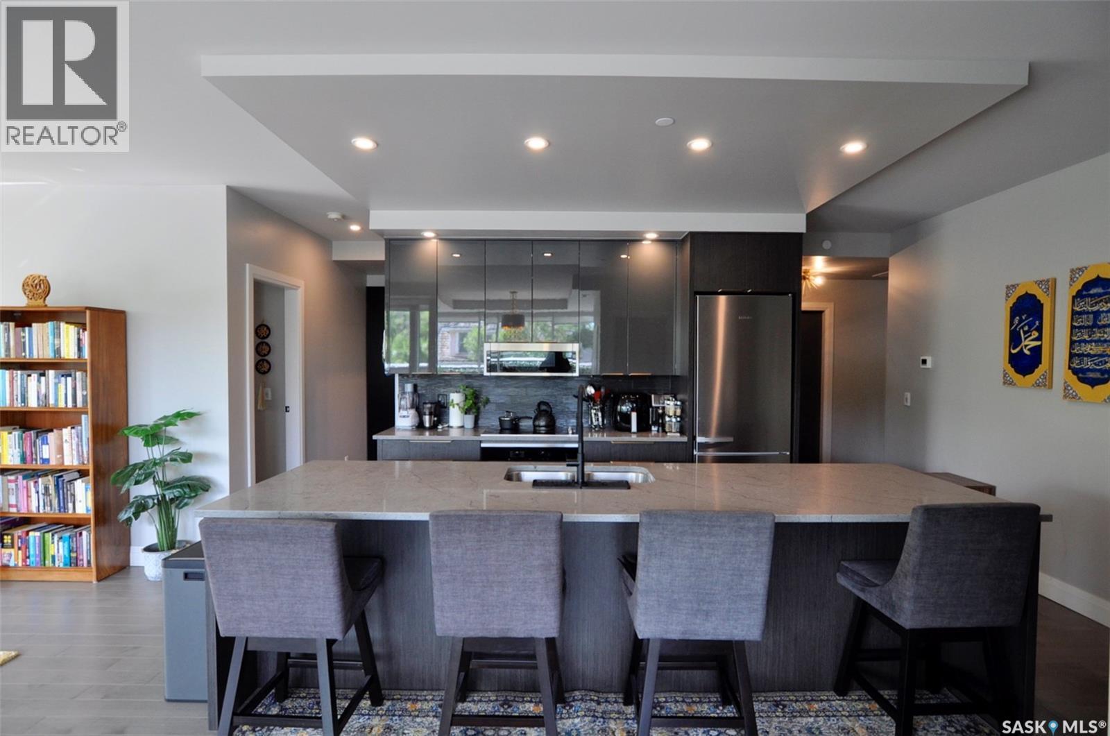 302 637 University Drive, Saskatoon, SK - Indoor