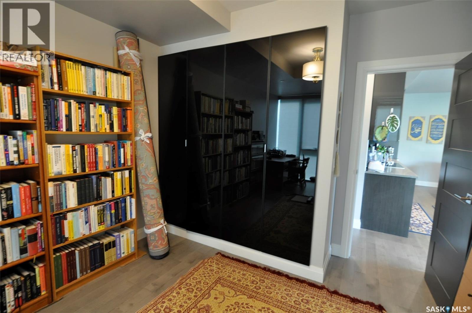302 637 University Drive, Saskatoon, SK - Indoor