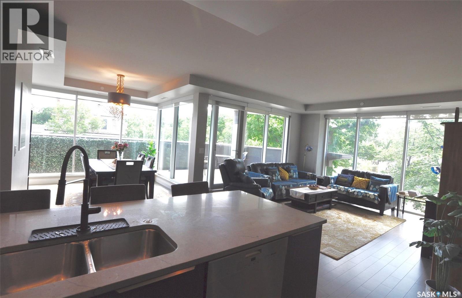 302 637 University Drive, Saskatoon, SK - Indoor