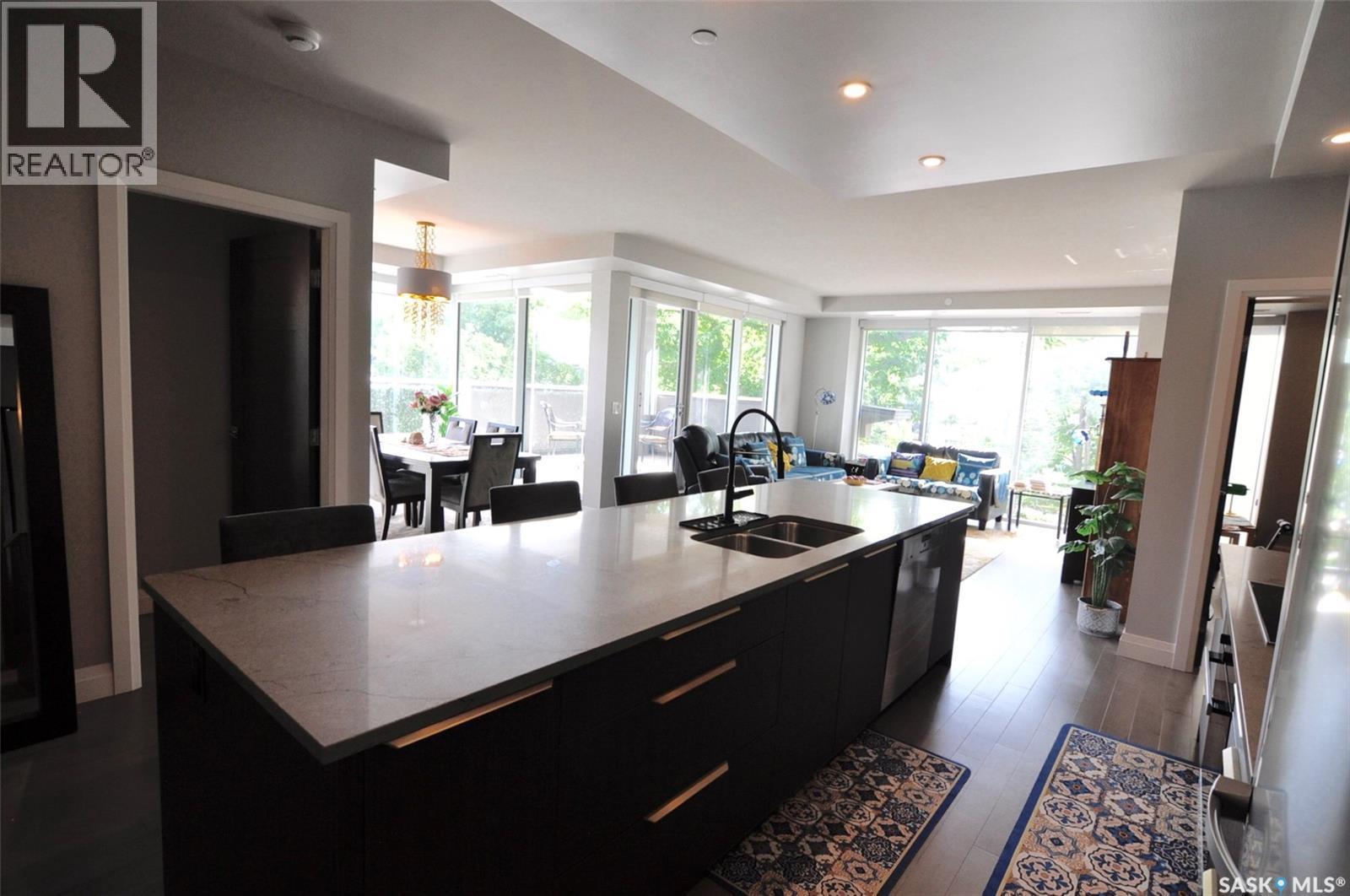 302 637 University Drive, Saskatoon, SK - Indoor Photo Showing Kitchen With Double Sink