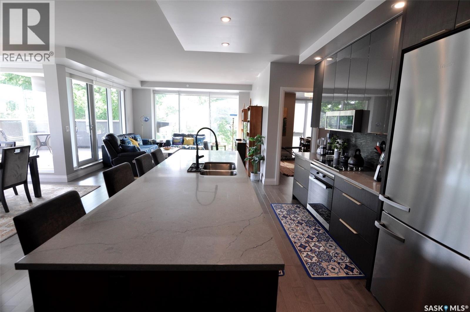 302 637 University Drive, Saskatoon, SK - Indoor Photo Showing Kitchen With Double Sink With Upgraded Kitchen