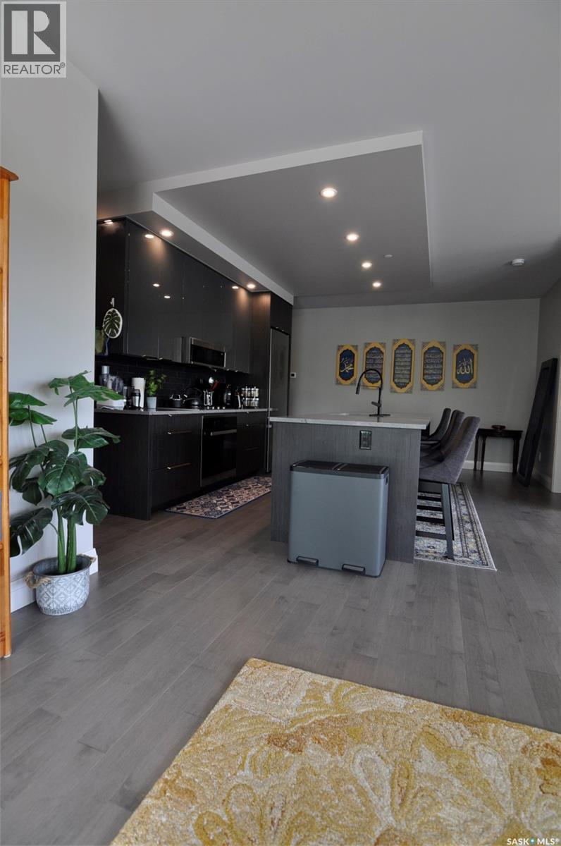 302 637 University Drive, Saskatoon, SK - Indoor