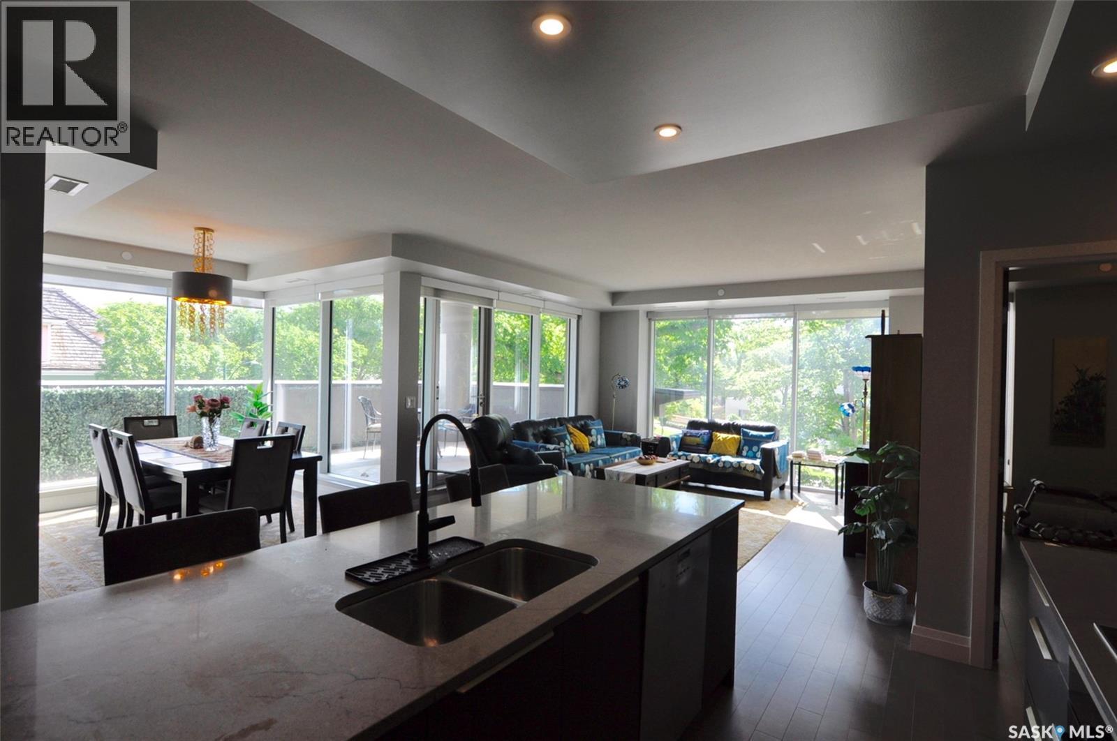 302 637 University Drive, Saskatoon, SK - Indoor Photo Showing Kitchen With Double Sink