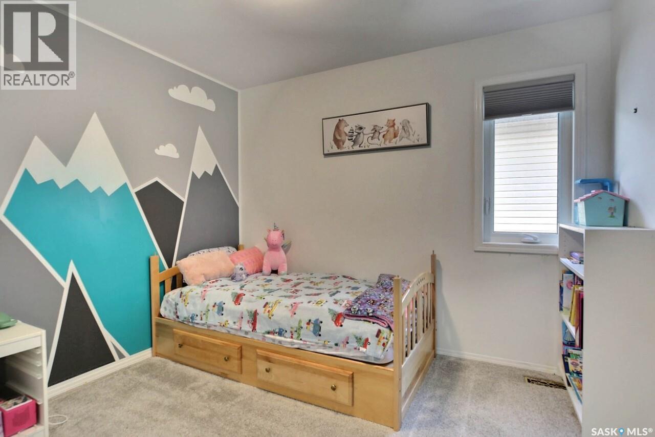 3544 Basswood Grove, Regina, SK - Indoor Photo Showing Bedroom