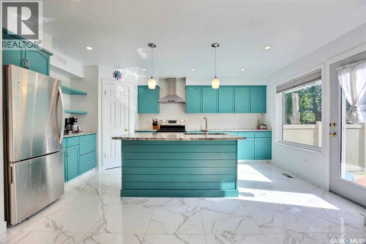 3544 Basswood Grove, Regina, SK - Indoor Photo Showing Kitchen With Upgraded Kitchen