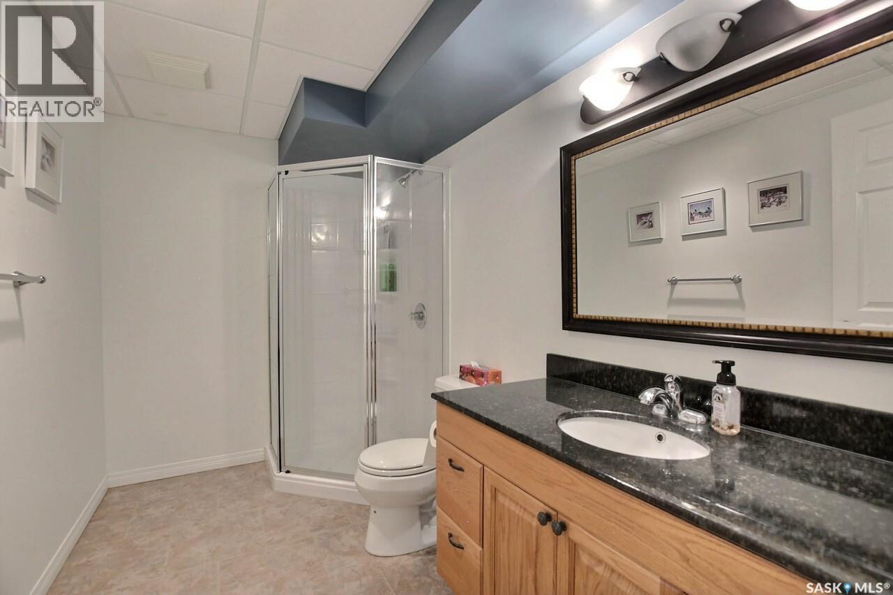 3544 Basswood Grove, Regina, SK - Indoor Photo Showing Bathroom