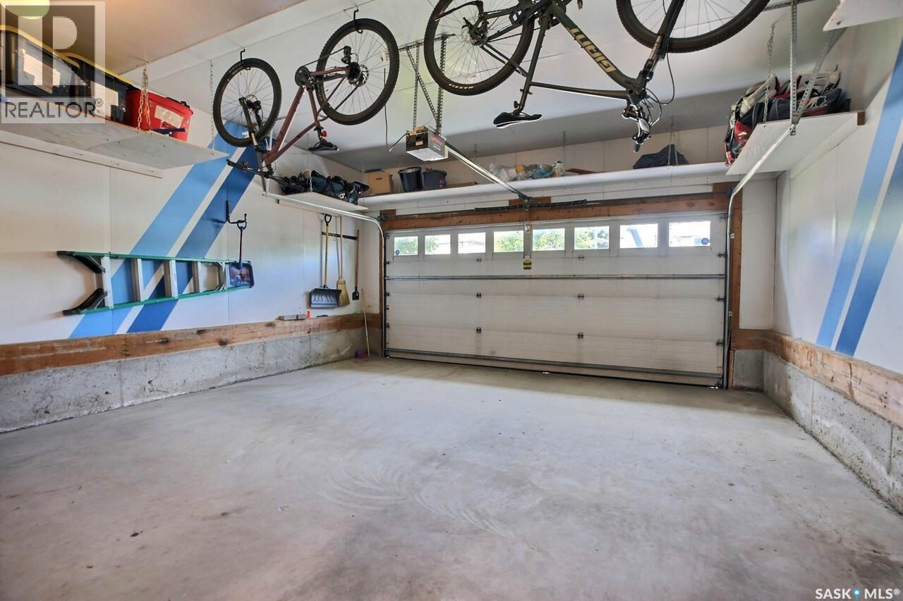 3544 Basswood Grove, Regina, SK - Indoor Photo Showing Garage