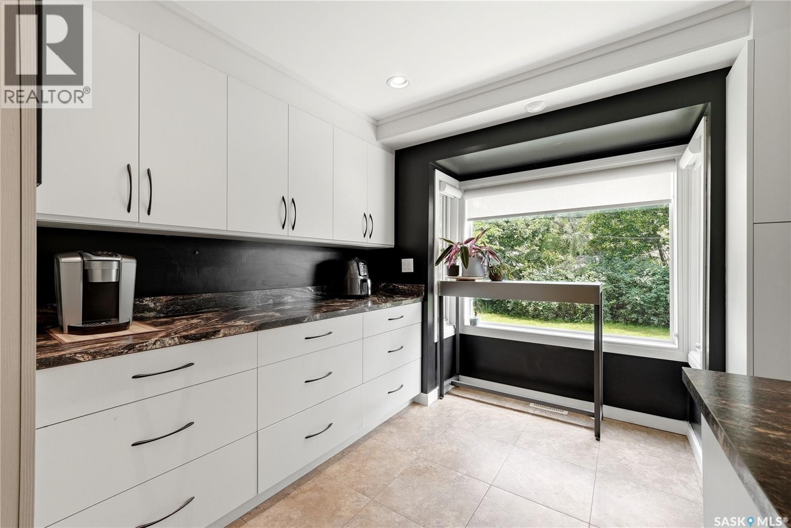 111 Bell Street, Regina, SK - Indoor