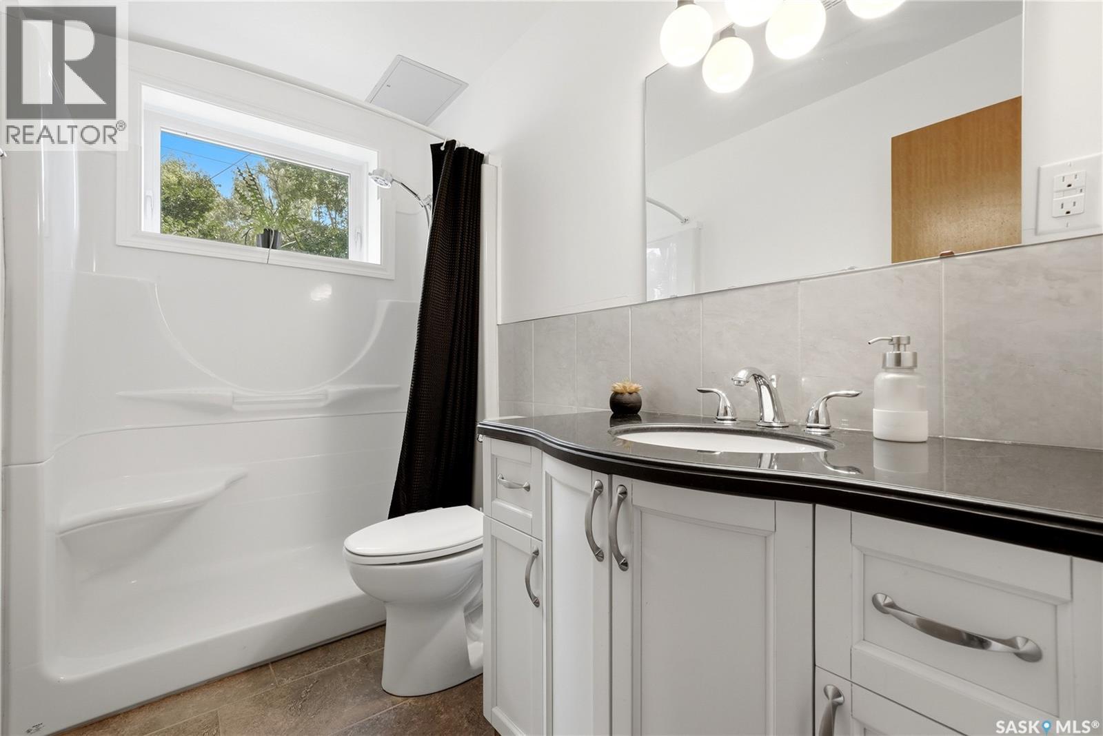 111 Bell Street, Regina, SK - Indoor Photo Showing Bathroom