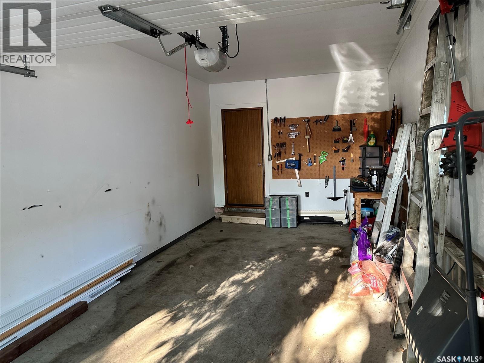 111 Bell Street, Regina, SK - Indoor Photo Showing Garage