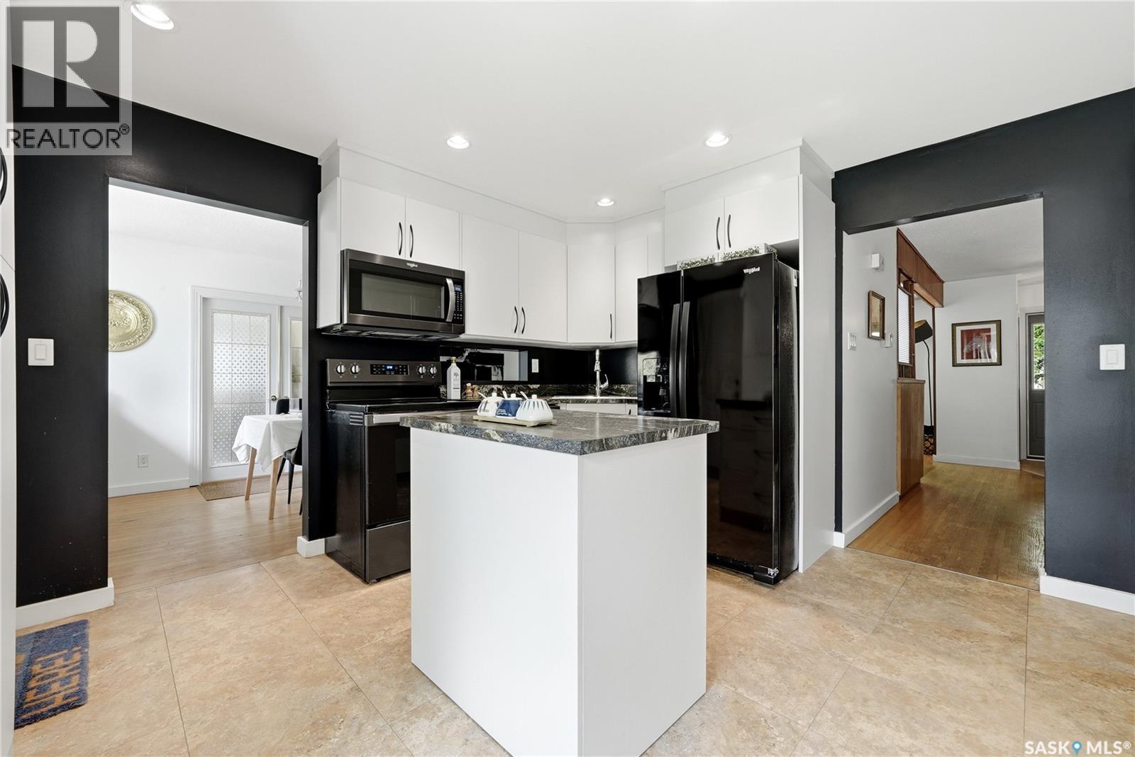 111 Bell Street, Regina, SK - Indoor Photo Showing Kitchen