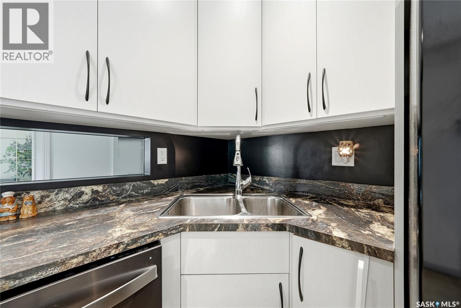 111 Bell Street, Regina, SK - Indoor Photo Showing Kitchen With Double Sink