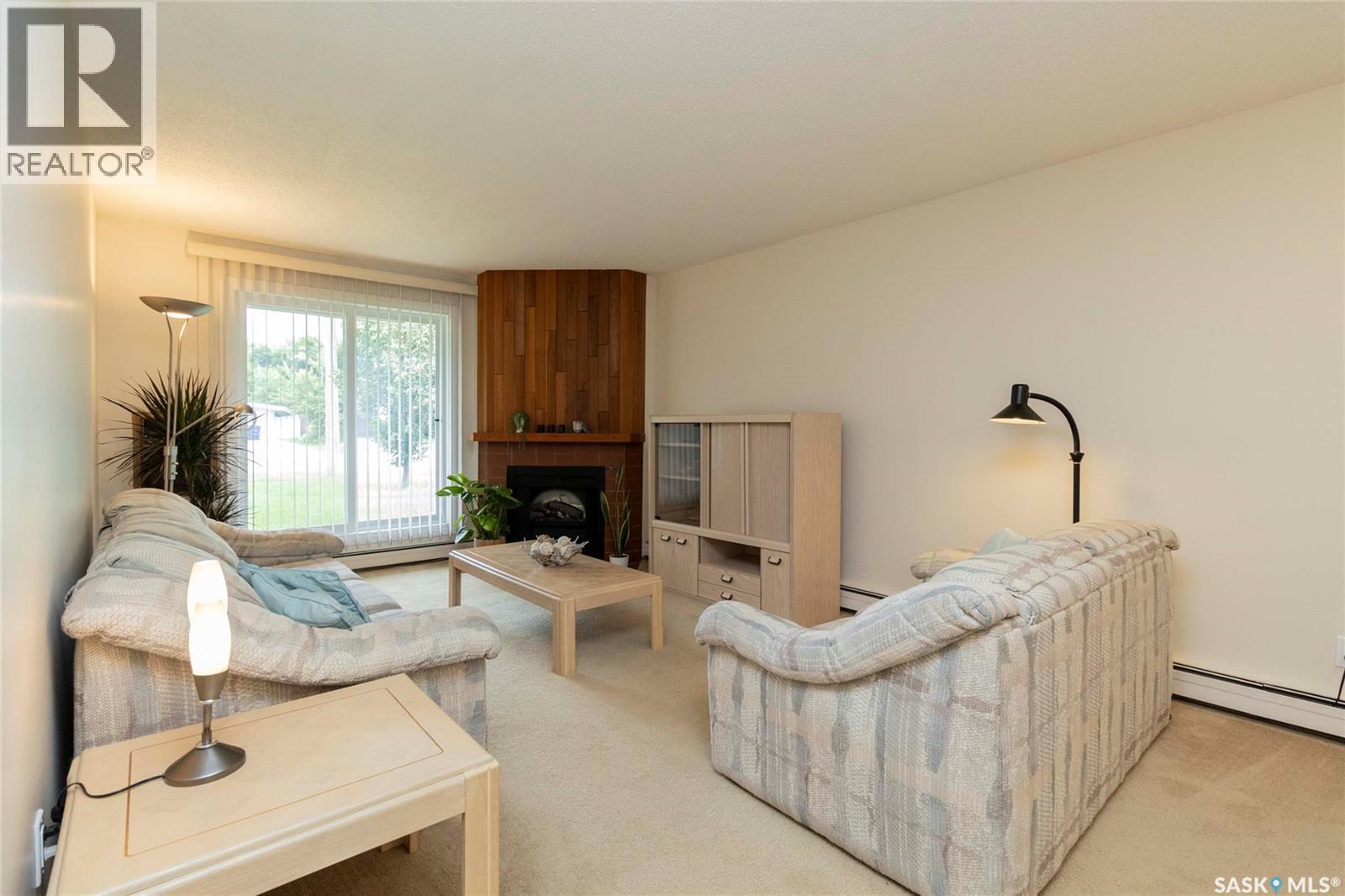 111 425 115Th Street E, Saskatoon, SK - Indoor Photo Showing Living Room With Fireplace