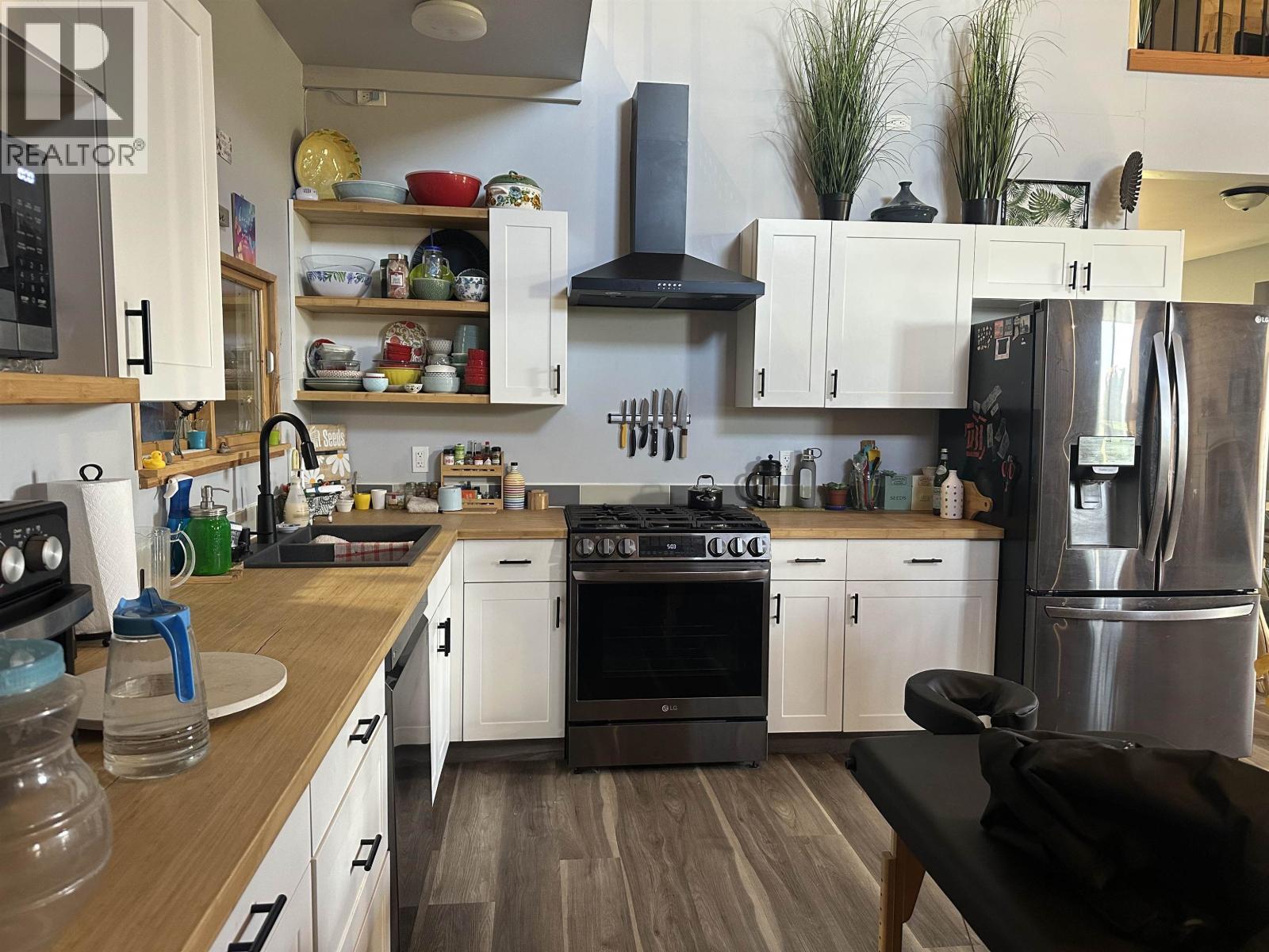 8363 252 Road, Fort St. John, BC - Indoor Photo Showing Kitchen