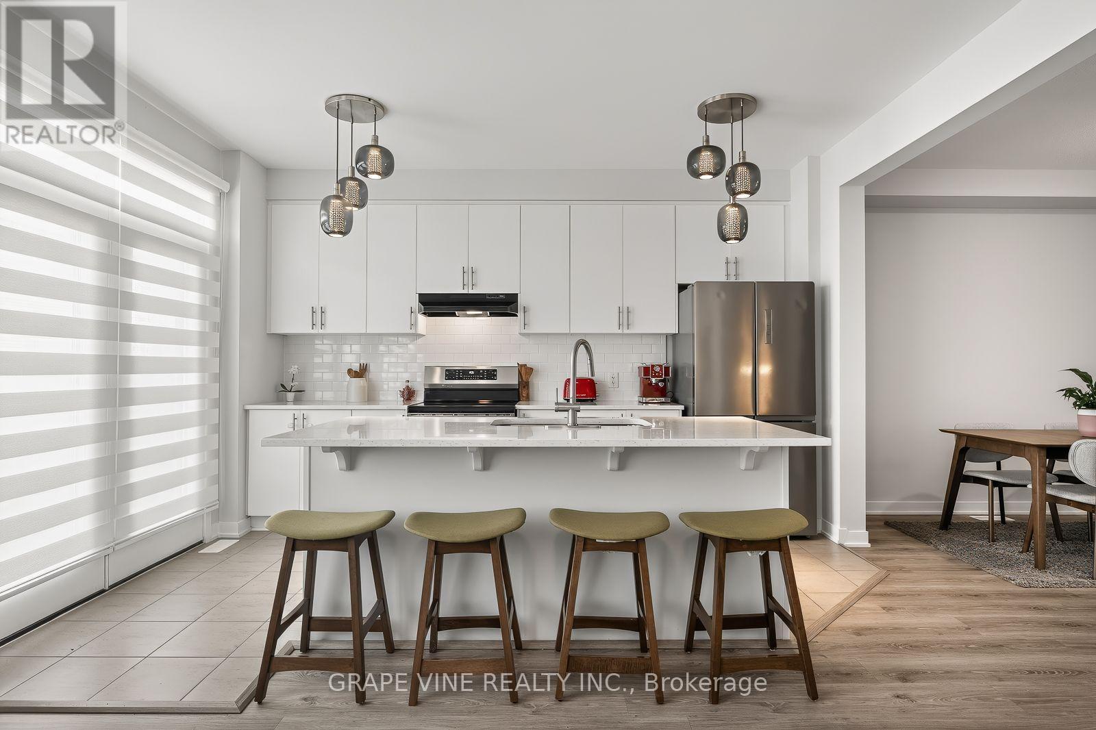225 Billrian Crescent, Ottawa, ON - Indoor Photo Showing Kitchen With Upgraded Kitchen