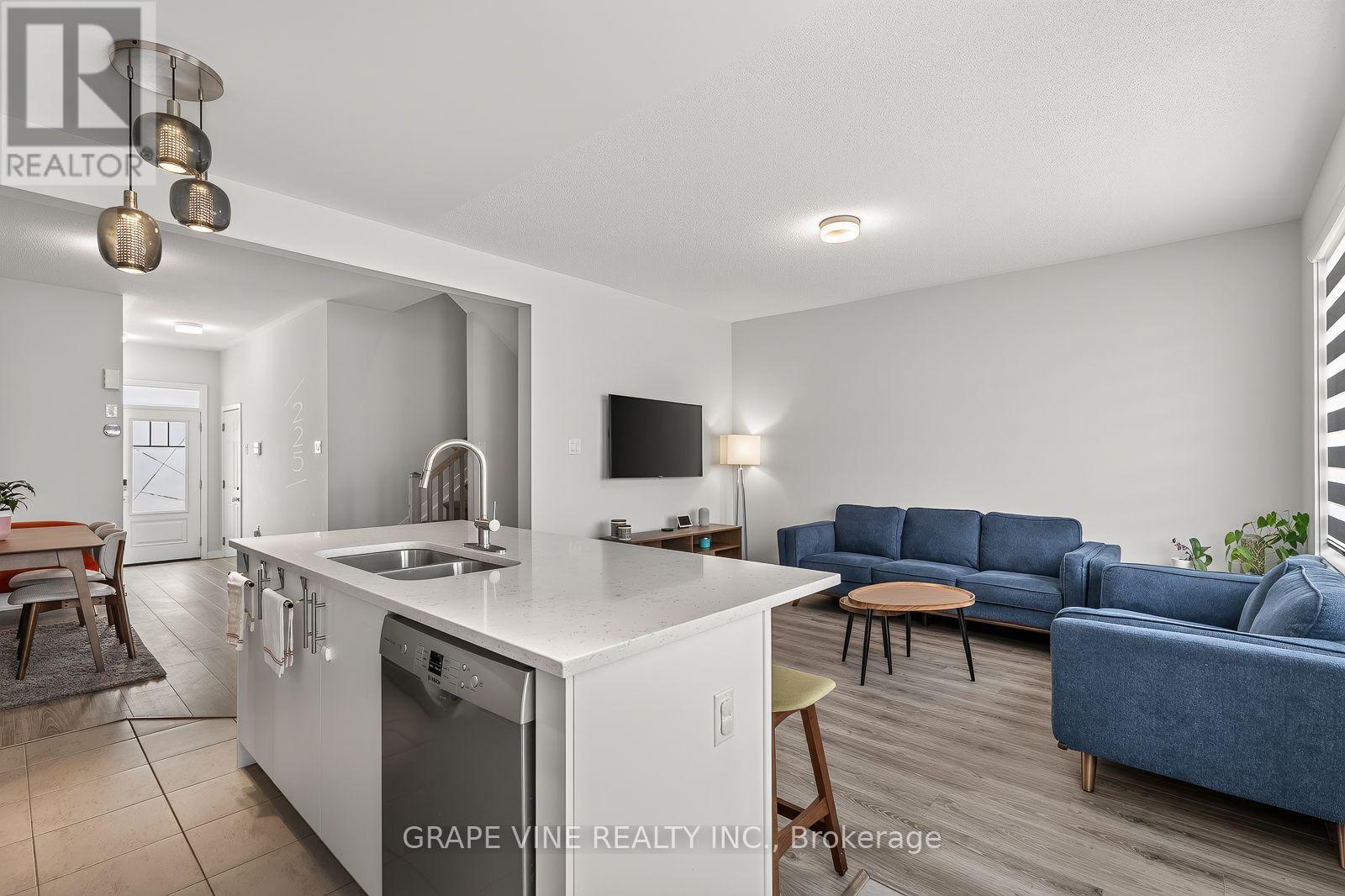 225 Billrian Crescent, Ottawa, ON - Indoor