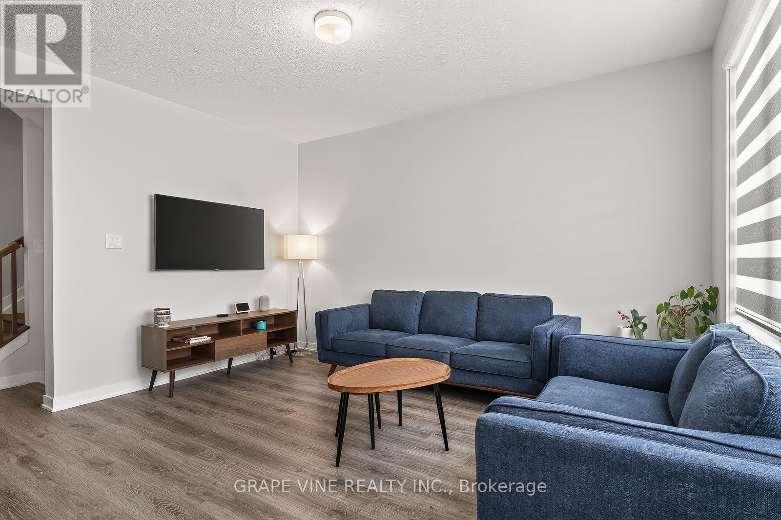 225 Billrian Crescent, Ottawa, ON - Indoor Photo Showing Living Room