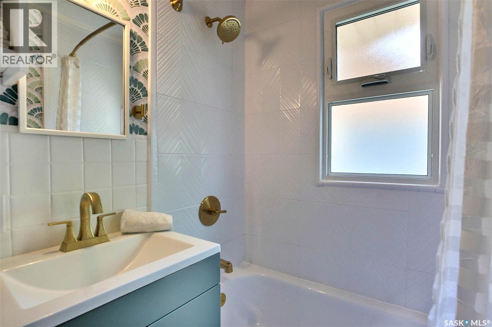 2802 Mctavish Street, Regina, SK - Indoor Photo Showing Bathroom