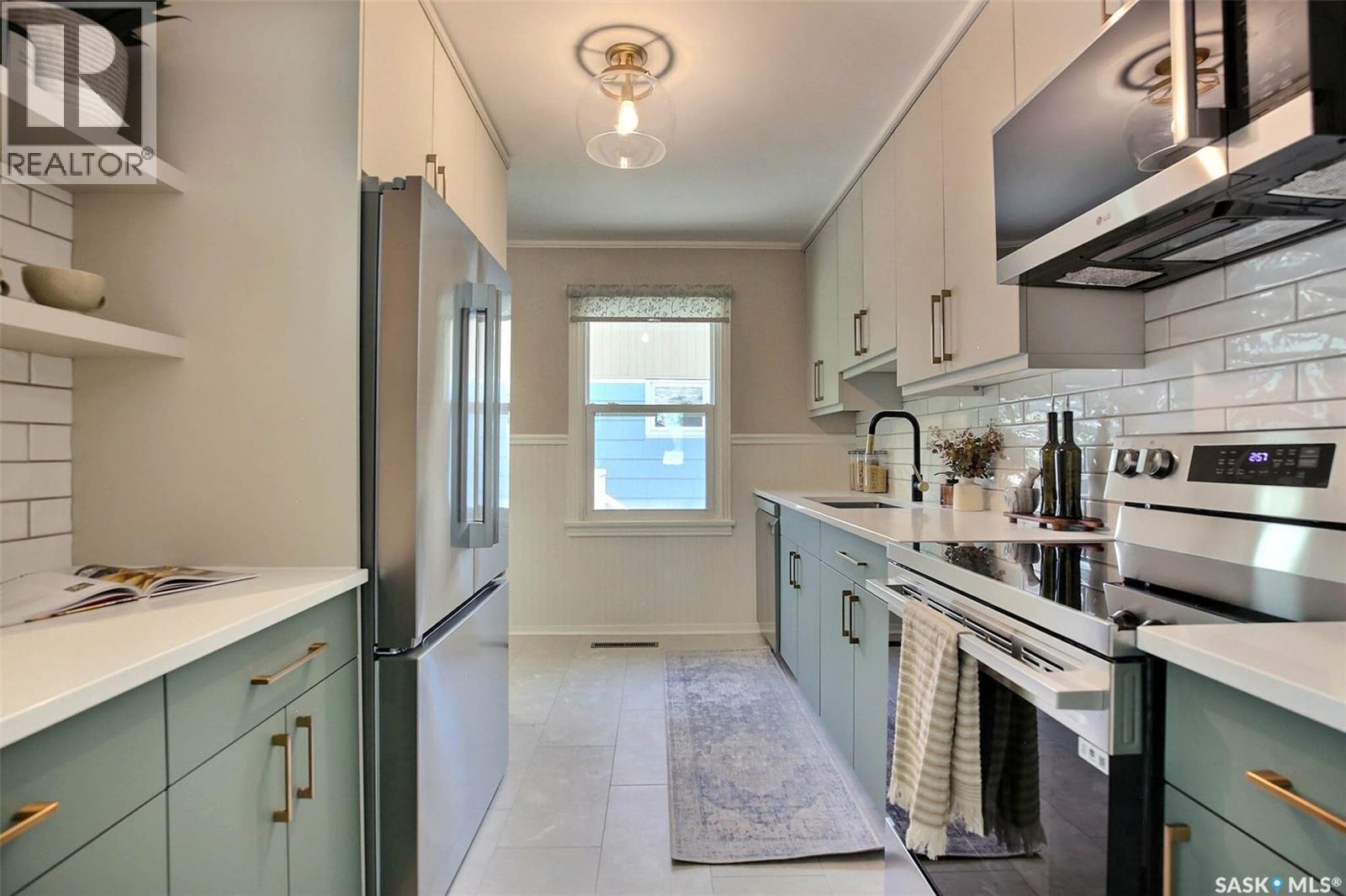 2802 Mctavish Street, Regina, SK - Indoor Photo Showing Kitchen With Upgraded Kitchen