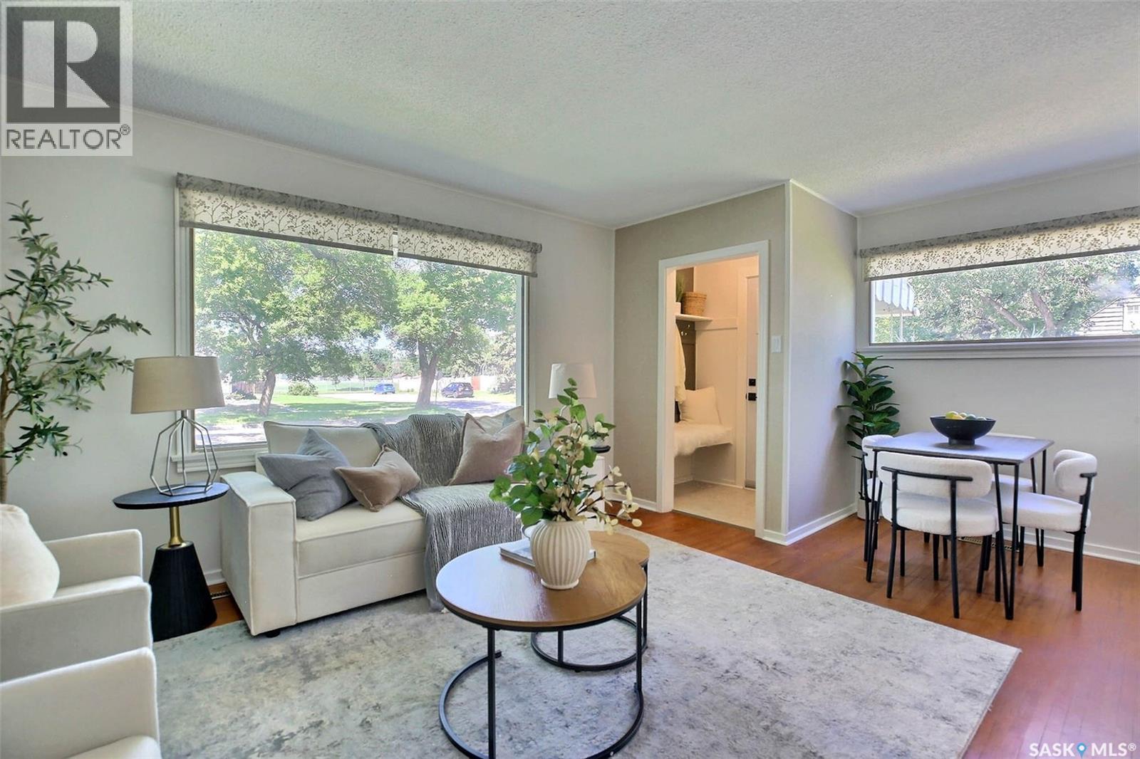 2802 Mctavish Street, Regina, SK - Indoor Photo Showing Living Room