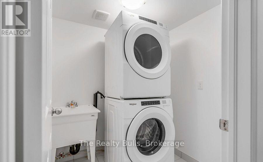 146 Giboulee Path, Oshawa, ON - Indoor Photo Showing Laundry Room