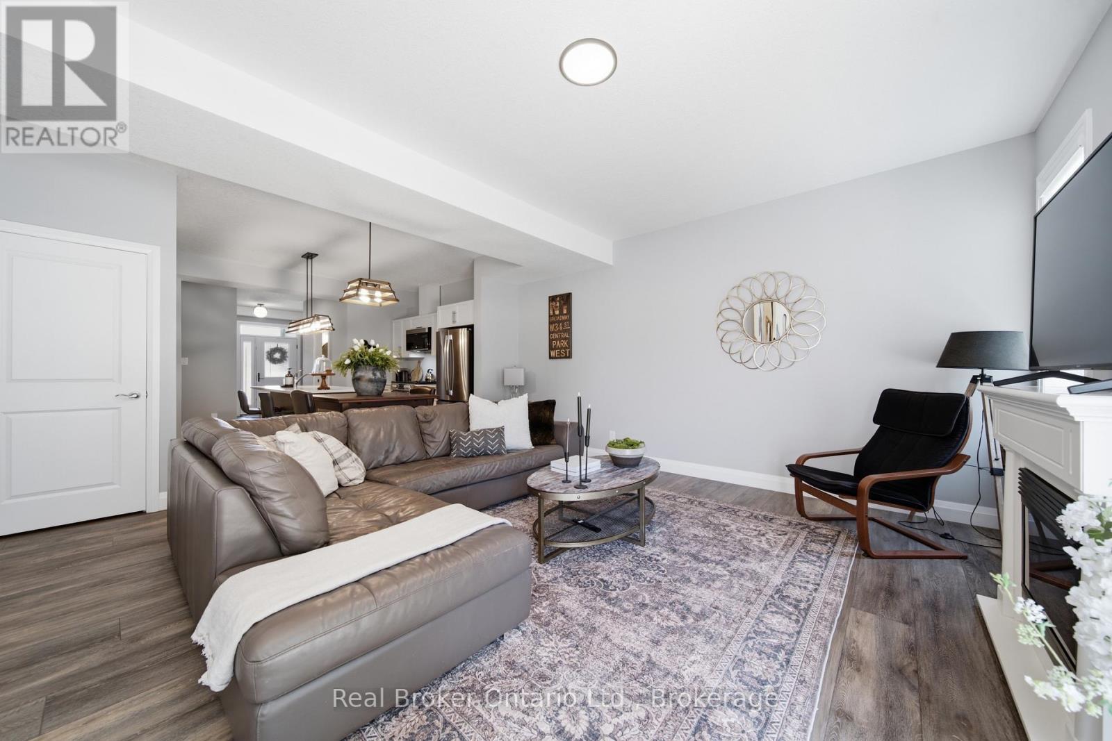 103 Stephenson Way, Minto, ON - Indoor Photo Showing Living Room