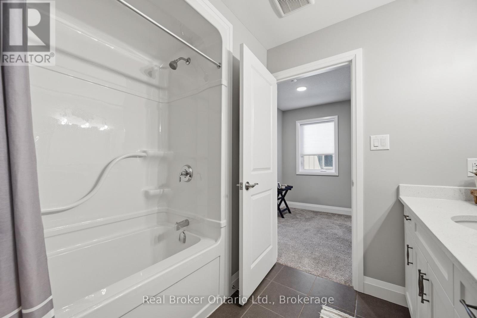 103 Stephenson Way, Minto, ON - Indoor Photo Showing Bathroom