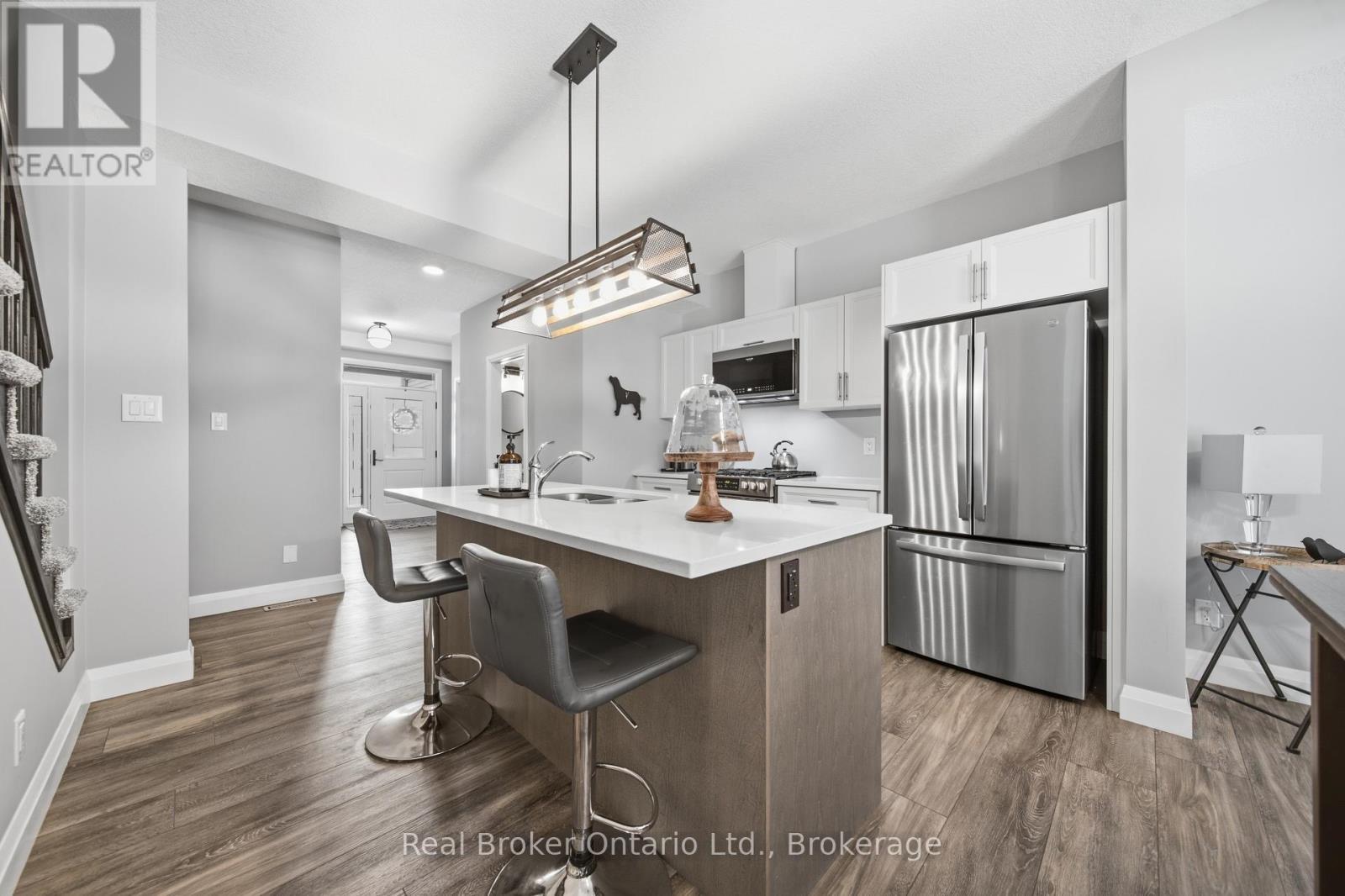 103 Stephenson Way, Minto, ON - Indoor Photo Showing Kitchen With Upgraded Kitchen