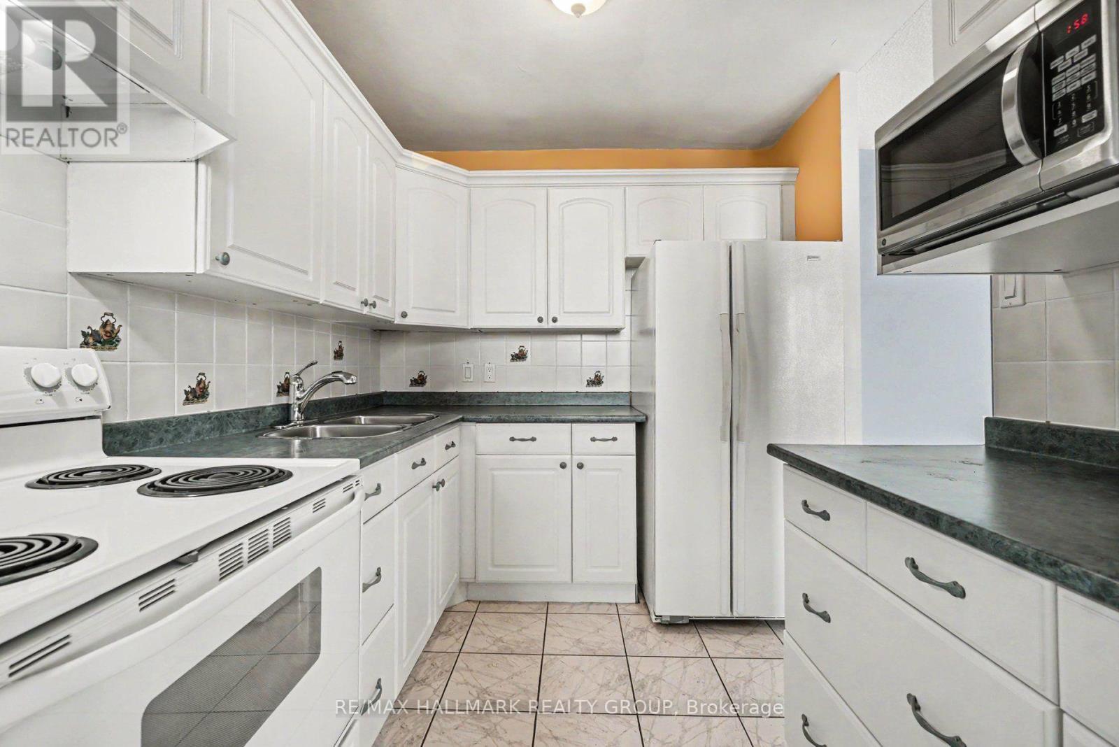 1417 - 2000 Jasmine Crescent, Ottawa, ON - Indoor Photo Showing Kitchen With Double Sink