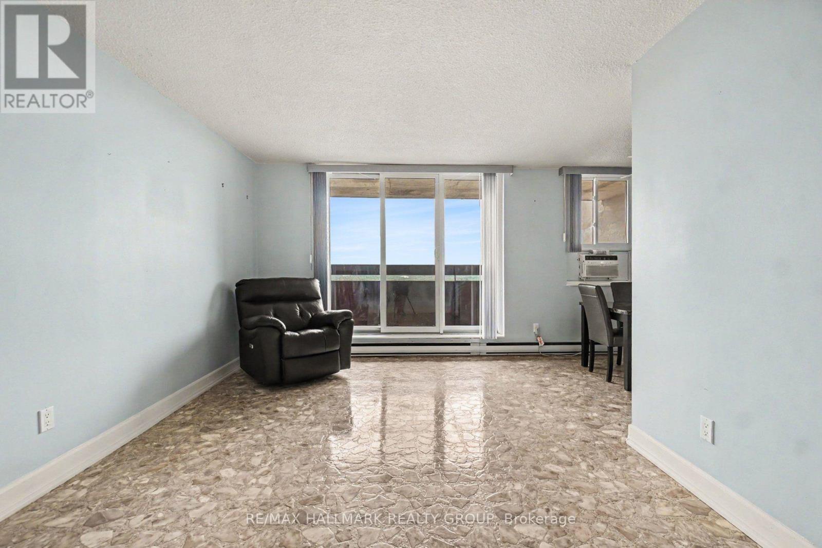 1417 - 2000 Jasmine Crescent, Ottawa, ON - Indoor